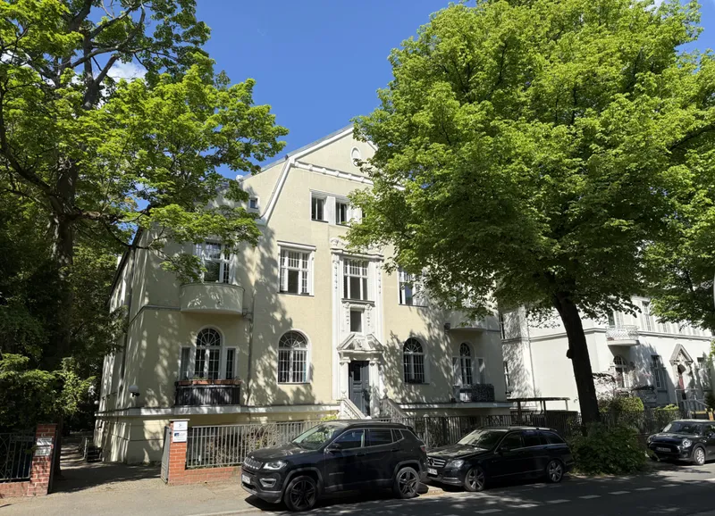 2 Zimmer-Altbauwohnung nahe des beliebten Roseneck in historischer Grunewald - Villa — photo 1